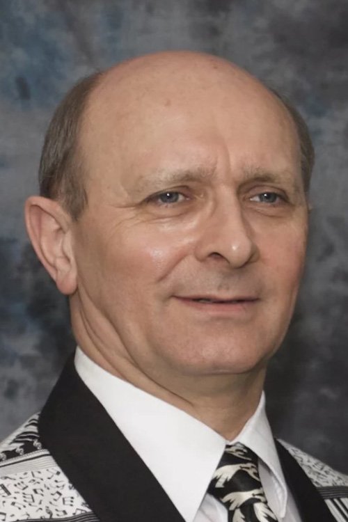 Headshot of conductor Andrew Padmore